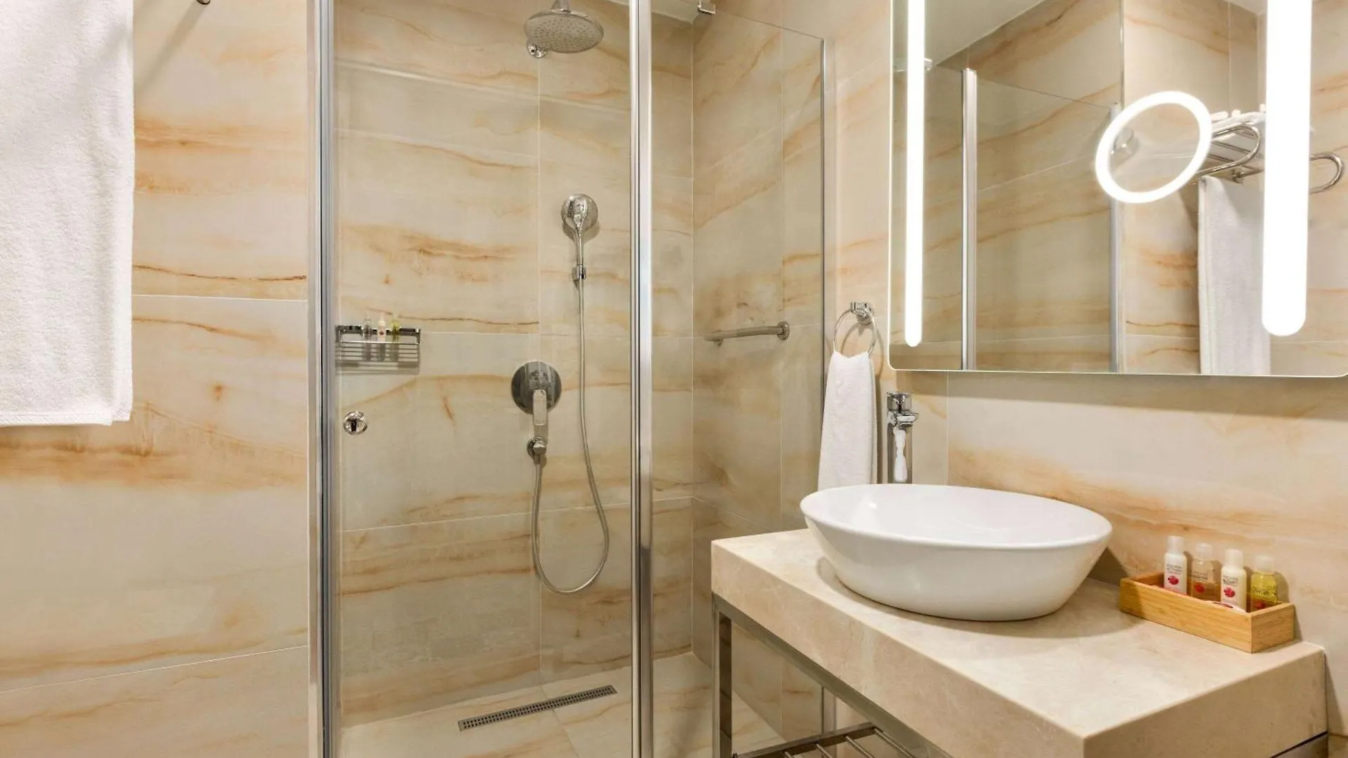 Ramada Encore By Wyndham Istanbul Basin Express Отель